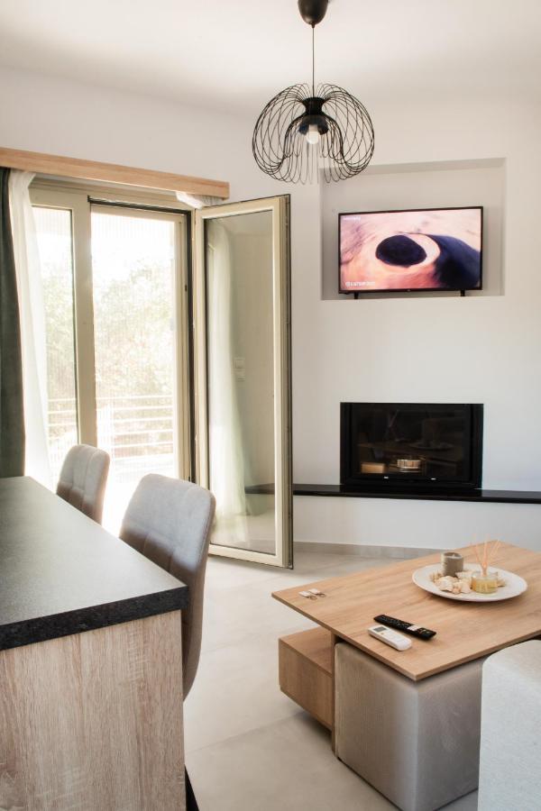 Alonakia Home Suites Filiatra Bagian luar foto
