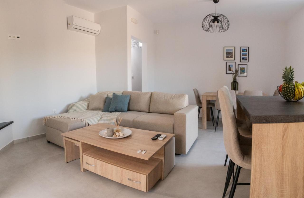 Alonakia Home Suites Filiatra Bagian luar foto