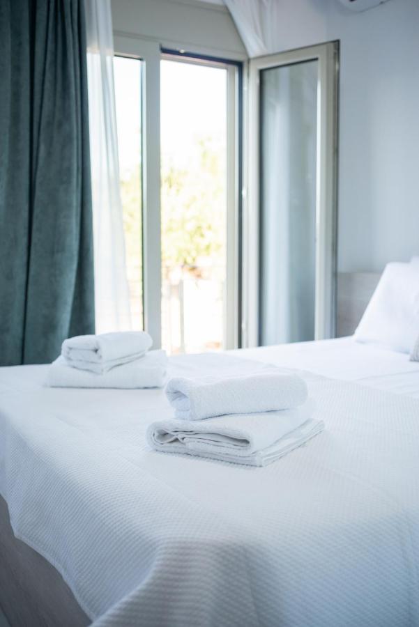 Alonakia Home Suites Filiatra Bagian luar foto