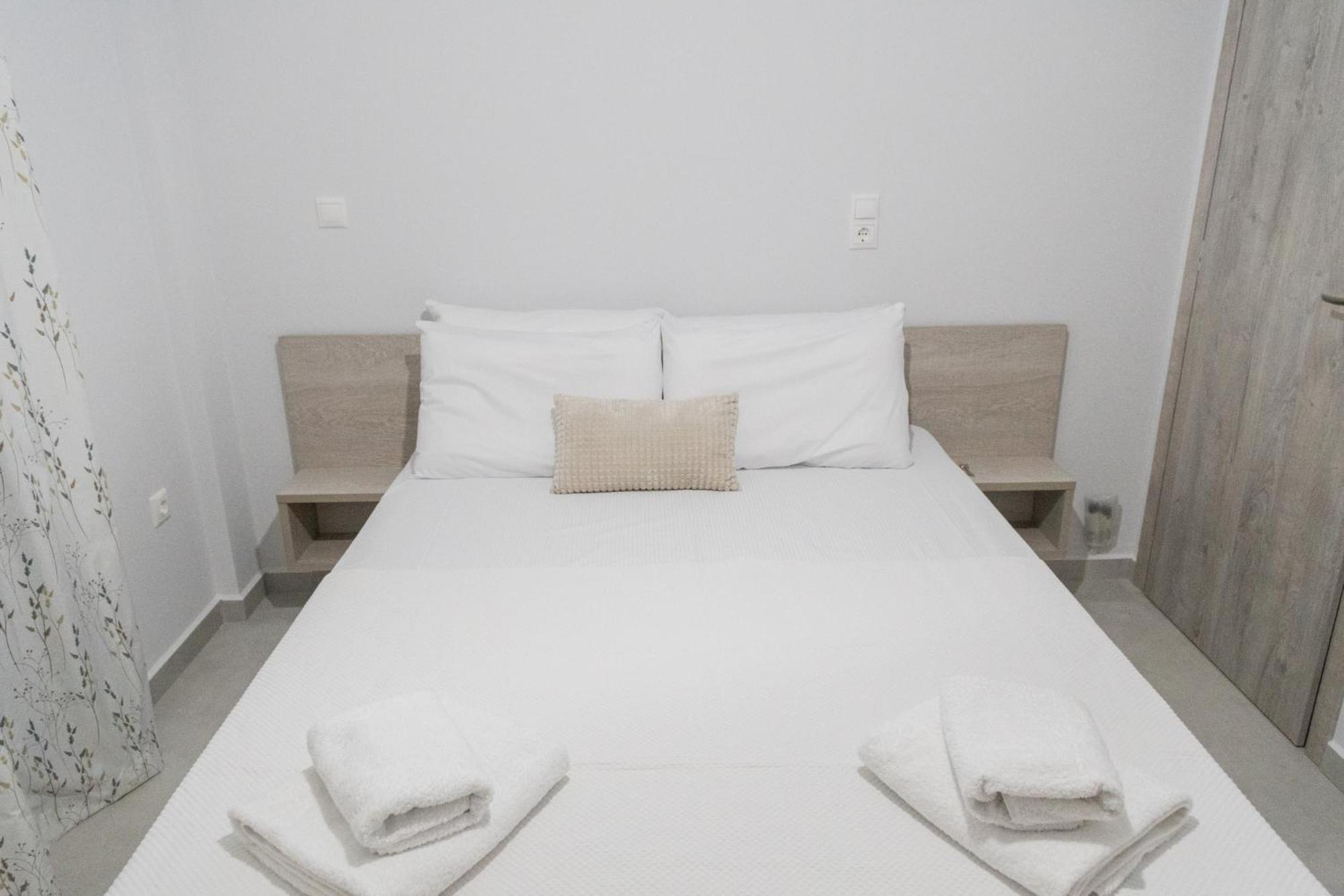 Alonakia Home Suites Filiatra Bagian luar foto